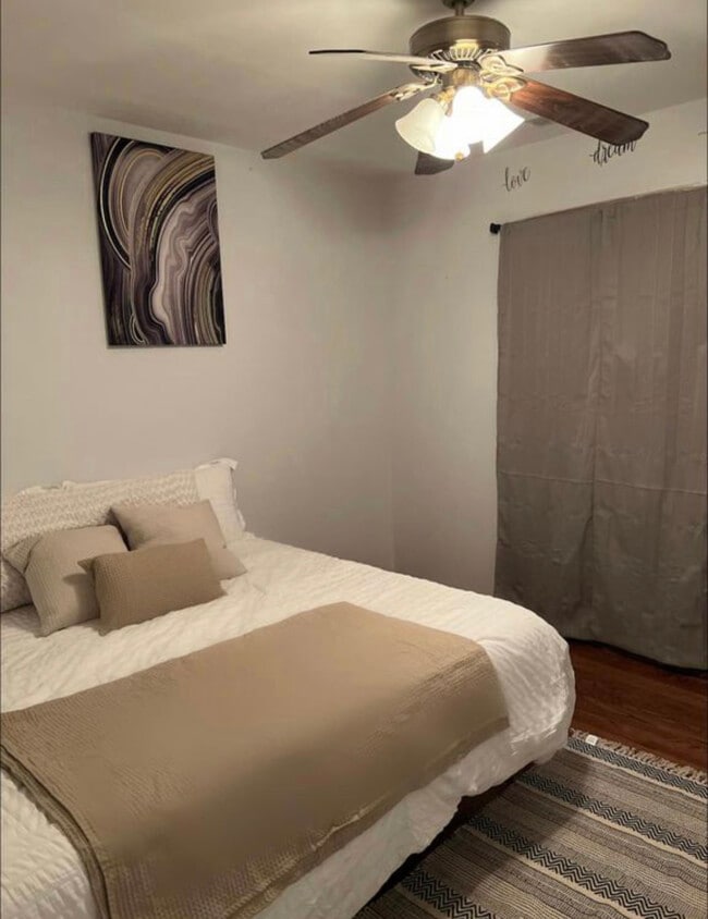 4954-2 W Cullom Ave, Unit 2 bedroom near ohare in Chicago, IL - Foto de edificio - Building Photo