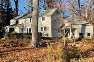 5 Little Brook Rd in Norwalk, CT - Building Photo - Building Photo