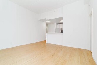 353 E 104th St in New York, NY - Foto de edificio - Building Photo