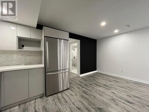 7 Robert Green Crescent in Vaughan, ON - Building Photo - Building Photo