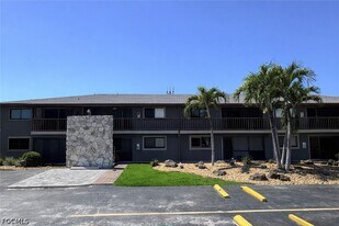 2510 SE 16th Pl in Cape Coral, FL - Building Photo