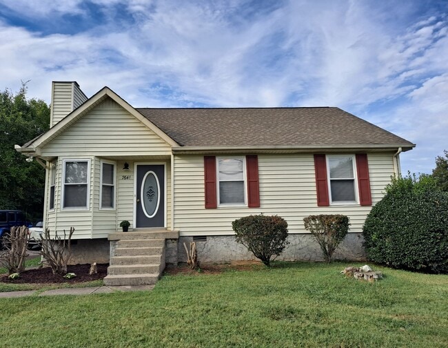 property at 7641 Saundersville Rd
