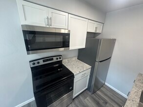 1111 Arrowhead Dr in Collinsville, IL - Building Photo - Building Photo