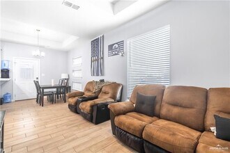 3404 S Colt Ln, Unit 1 in Edinburg, TX - Foto de edificio - Building Photo