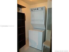 6000 Collins Ave, Unit 540 in Miami Beach, FL - Building Photo - Building Photo