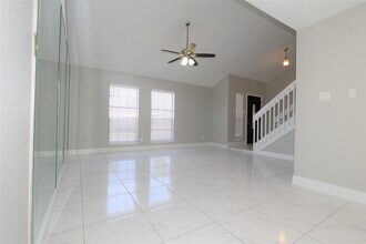 4611 Silver Fox Dr in Houston, TX - Building Photo - Building Photo