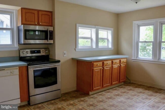 921 New Pear St in Vineland, NJ - Building Photo - Building Photo
