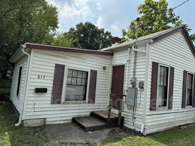 817 Fulton St in Jeffersonville, IN - Building Photo - Building Photo