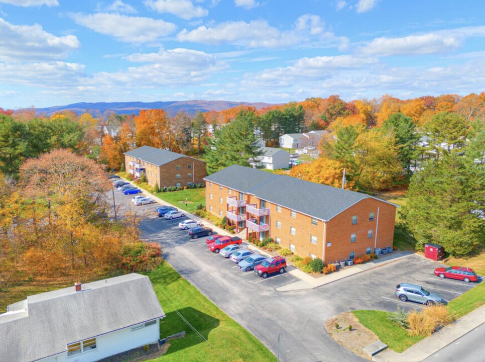 1711 Apartments in Blacksburg, VA - Building Photo