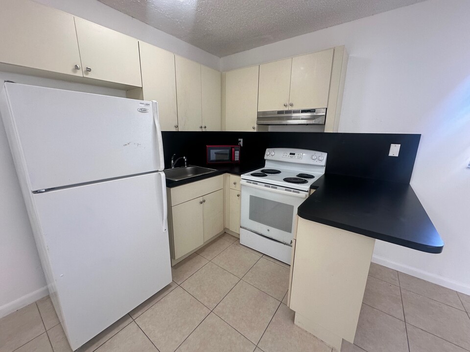 131 NW 77th St, Unit 7 in Miami, FL - Building Photo