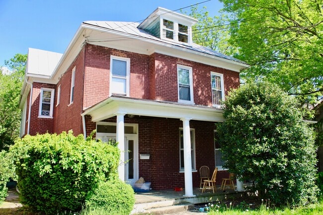316 N High St