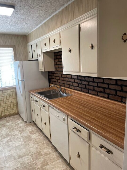 1208 Bush River Rd in Columbia, SC - Building Photo