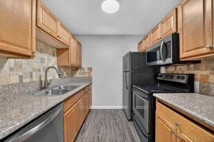 1350 N Escondido Blvd in Escondido, CA - Building Photo