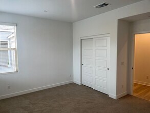 1627 Vlg Grn Wy in Beaumont, CA - Building Photo - Building Photo