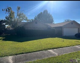 211 Chantilly Dr in Houma, LA - Building Photo