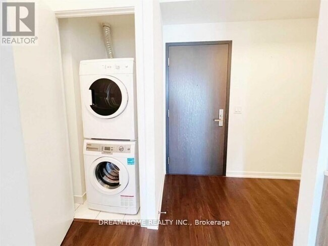 50 Forest Manor Rd in Toronto, ON - Building Photo - Building Photo