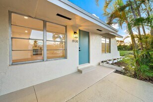 1930 Service Rd in North Palm Beach, FL - Building Photo