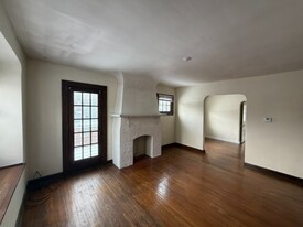 1320 Broad Blvd, Unit 1320 Broad Blvd Unit 3 in Cuyahoga Falls, OH - Building Photo