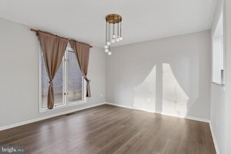 4043 Lake Glen Rd in Fairfax, VA - Building Photo - Building Photo