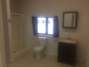 208 Center St in Wimbledon, ND - Foto de edificio - Building Photo