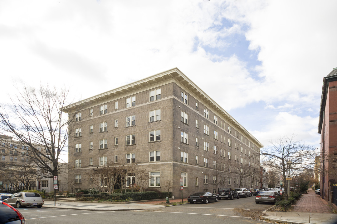 1916 17th St NW in Washington, DC - Foto de edificio