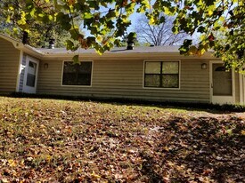 1330 White Oak Dr in Athens, GA - Building Photo