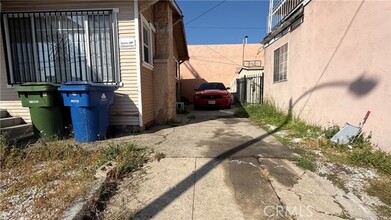 1209 Spence St in Los Angeles, CA - Building Photo - Building Photo