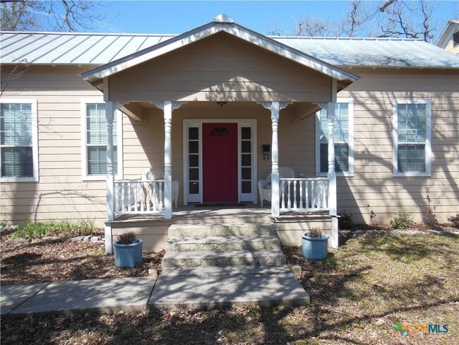 property at 824 W Mill St