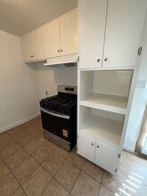 21809 Lanark St in Canoga Park, CA - Foto de edificio - Building Photo