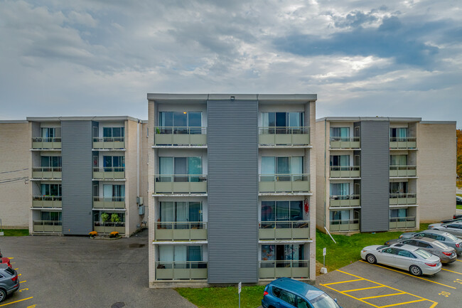 Park Towers in Guelph, ON - Building Photo - Building Photo