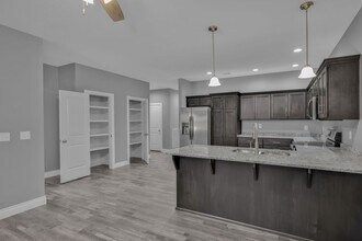 593 Pne Vw St in Neosho, MO - Foto de edificio - Building Photo