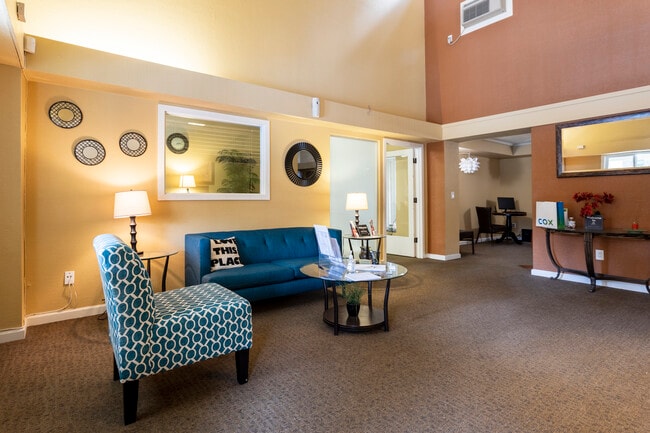 Terra at Mission Trails in San Diego, CA - Foto de edificio - Interior Photo