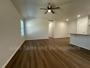 11502 Mackenzie Wy in Yukon, OK - Building Photo - Building Photo