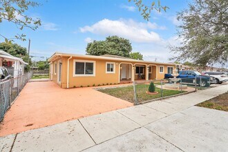 934 E 22nd St, Unit 934 in Hialeah, FL - Foto de edificio - Building Photo