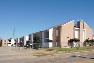 8100 Creekbend Dr Apartments