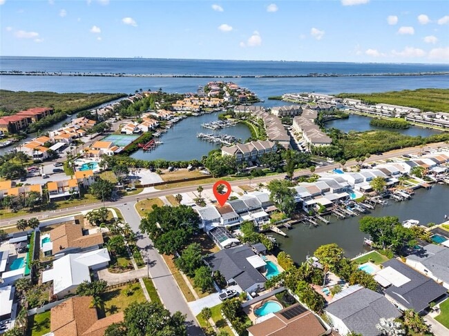 8705 Bay Pointe Dr in Tampa, FL - Building Photo - Building Photo