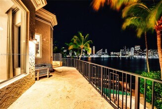3916 Island Estates Dr in Miami, FL - Building Photo - Building Photo