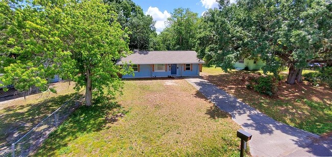 property at 2122 Lake Blvd