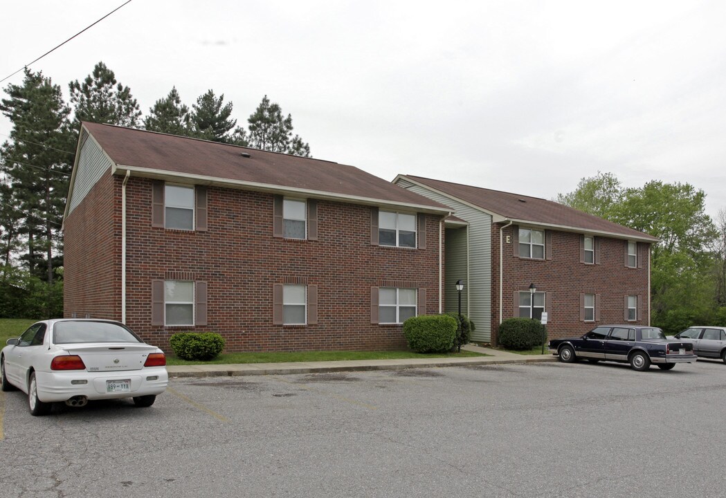 Drakewood Apartments in Portland, TN - Building Photo