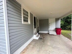 229 Moody St in Baxley, GA - Building Photo - Building Photo