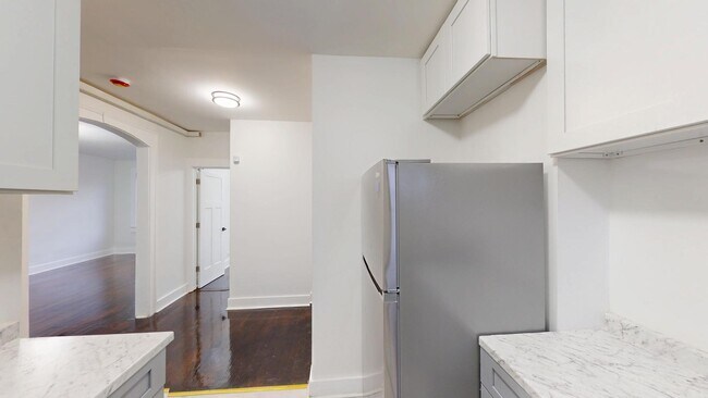 2401 E 75th St in Chicago, IL - Building Photo - Building Photo