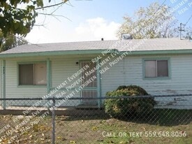 423 S Jaye St in Porterville, CA - Building Photo