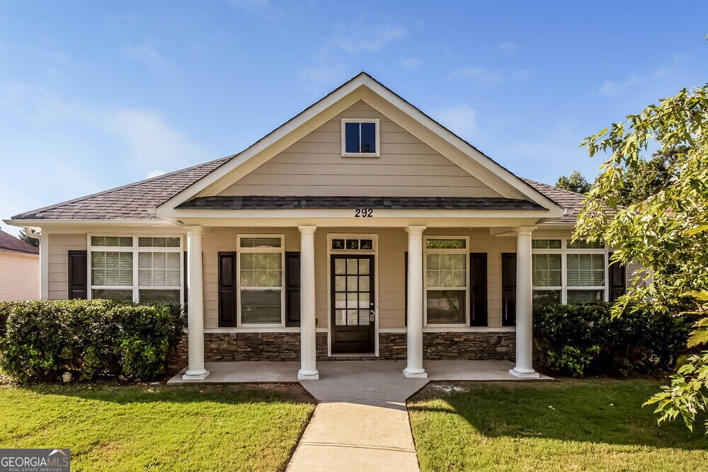 292 Monarch Village Way in Stockbridge, GA - Building Photo