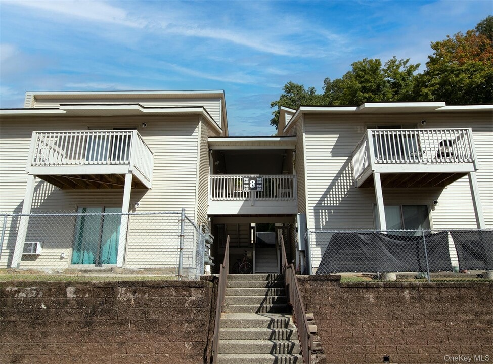 358 Concord Ln in Middletown, NY - Building Photo