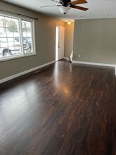 315 Prairie St in Pella, IA - Building Photo - Building Photo