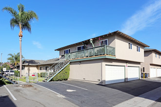 16562 Sabot Ln in Huntington Beach, CA - Building Photo - Building Photo