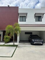 958 NW 10th St in Florida City, FL - Building Photo