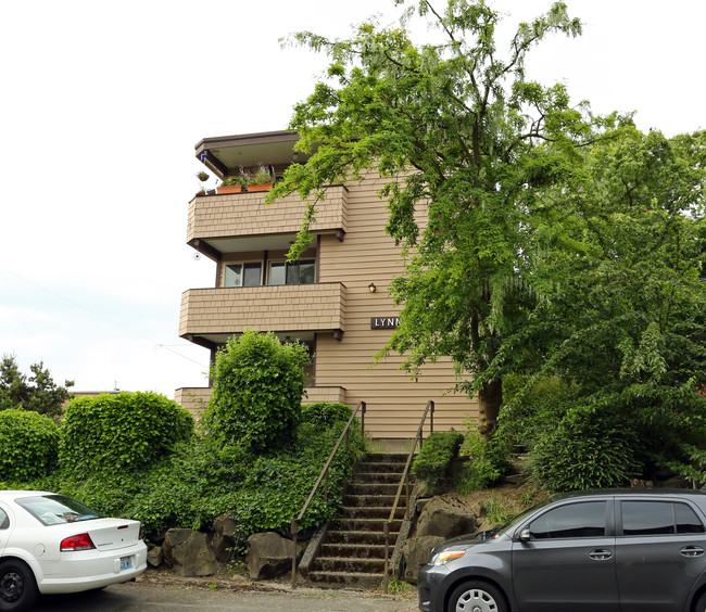 Lynn View Apartments in Seattle, WA - Building Photo - Building Photo