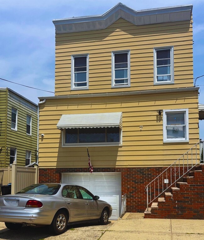 property at 7 Mechanic St
