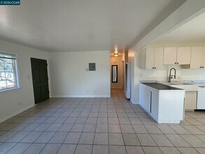 729 Pennsylvania St in Vallejo, CA - Building Photo - Building Photo